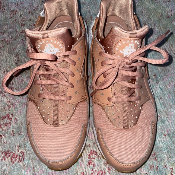 WMNS Nike Huaraches - size 9 🤎 - Picture 1 of 7